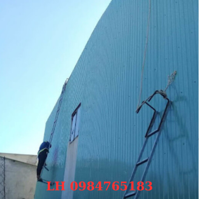Tại Sao Nên Đóng Tôn Chống Thấm Thay Vì Sơn Chống Thấm
